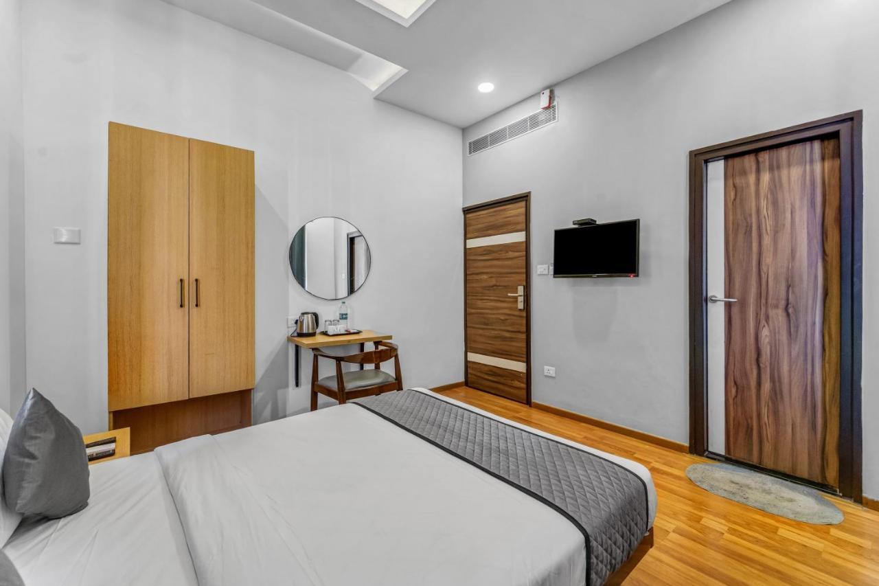 Upar - T Nagar Hotel