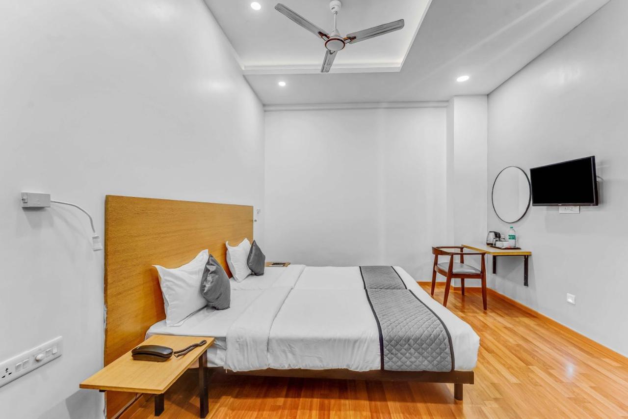 Upar - T Nagar Hotel